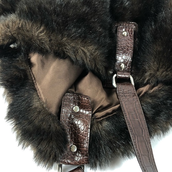 Bath and Body Works Women’s Faux Fur Shoulder Bag - Picture 9 of 11